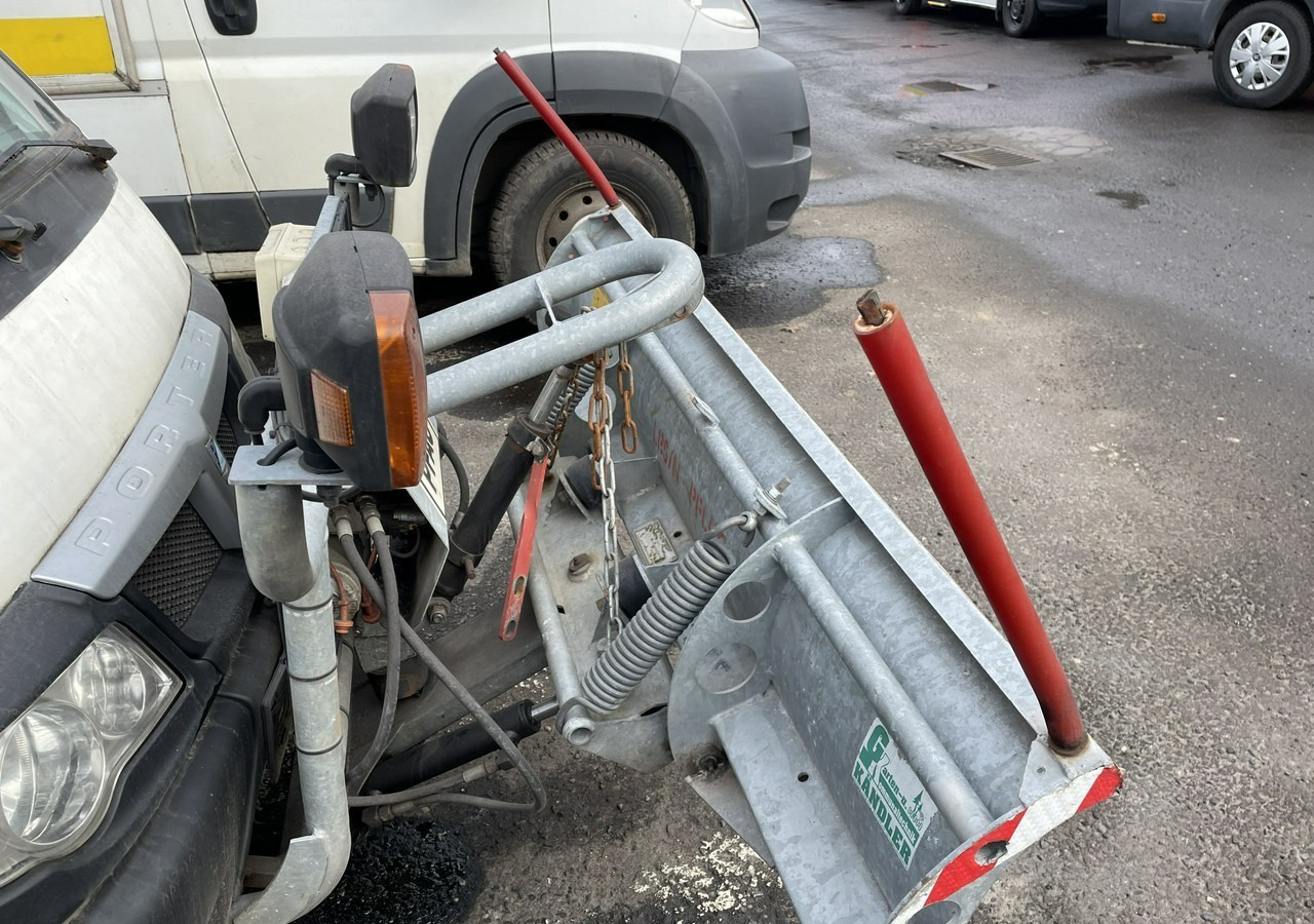 Piaggio Piaggio PFAU Wywrotka 4X4 posypywarka odśnieżarka pług 2009 - Plogbil: bild 5 Piaggio Piaggio PFAU Wywrotka 4X4 posypywarka odśnieżarka pług 2009 - Plogbil: bild 5