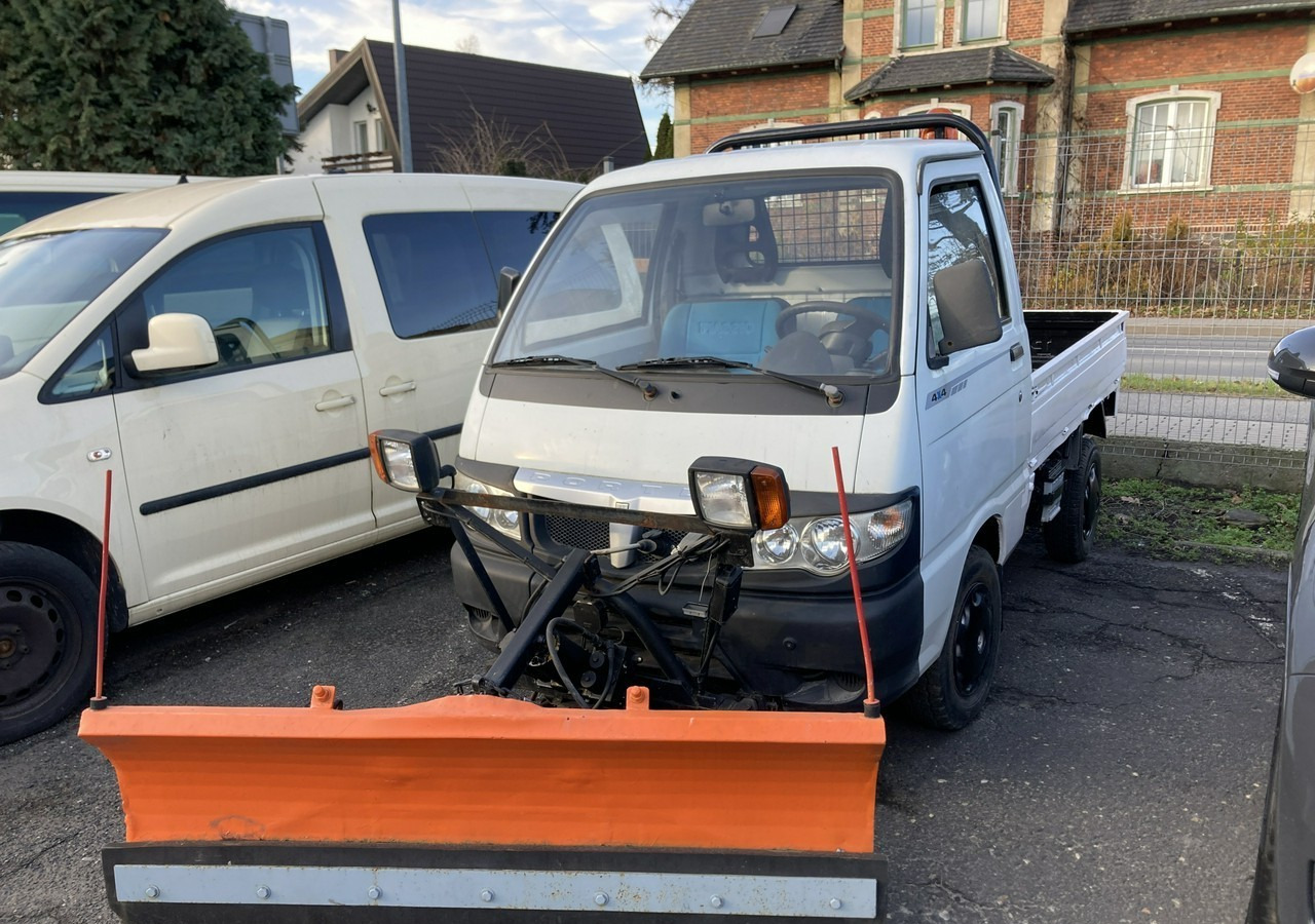 Piaggio Piaggio Porter 4X4 Skrzynia odśnieżarka Pług 2011 - Plogbil: bild 1 Piaggio Piaggio Porter 4X4 Skrzynia odśnieżarka Pług 2011 - Plogbil: bild 1