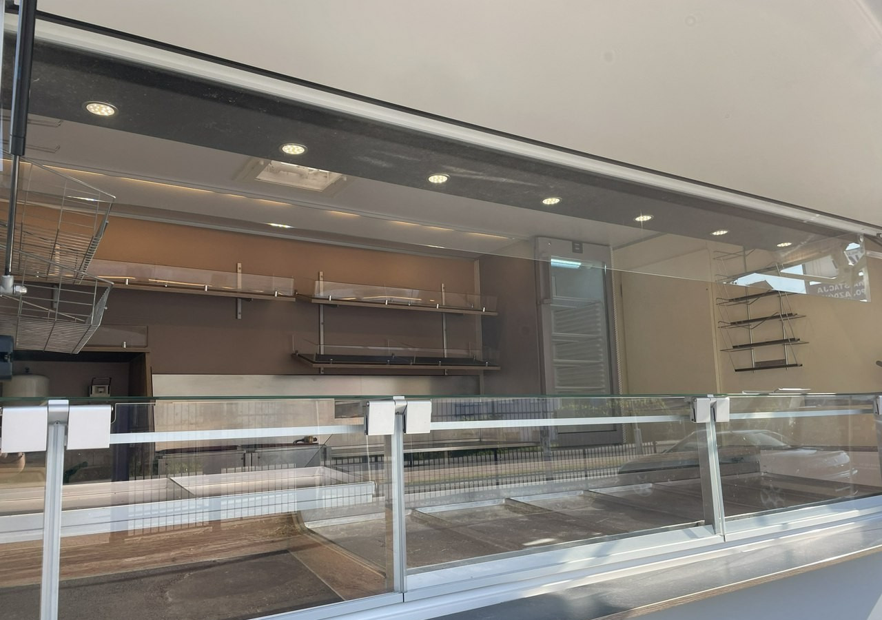 Renault Master Autosklep Sklep Gastronomiczny Food Truck Foodtruck 87tkm Borco 2017 - Matbil: bild 4 Renault Master Autosklep Sklep Gastronomiczny Food Truck Foodtruck 87tkm Borco 2017 - Matbil: bild 4