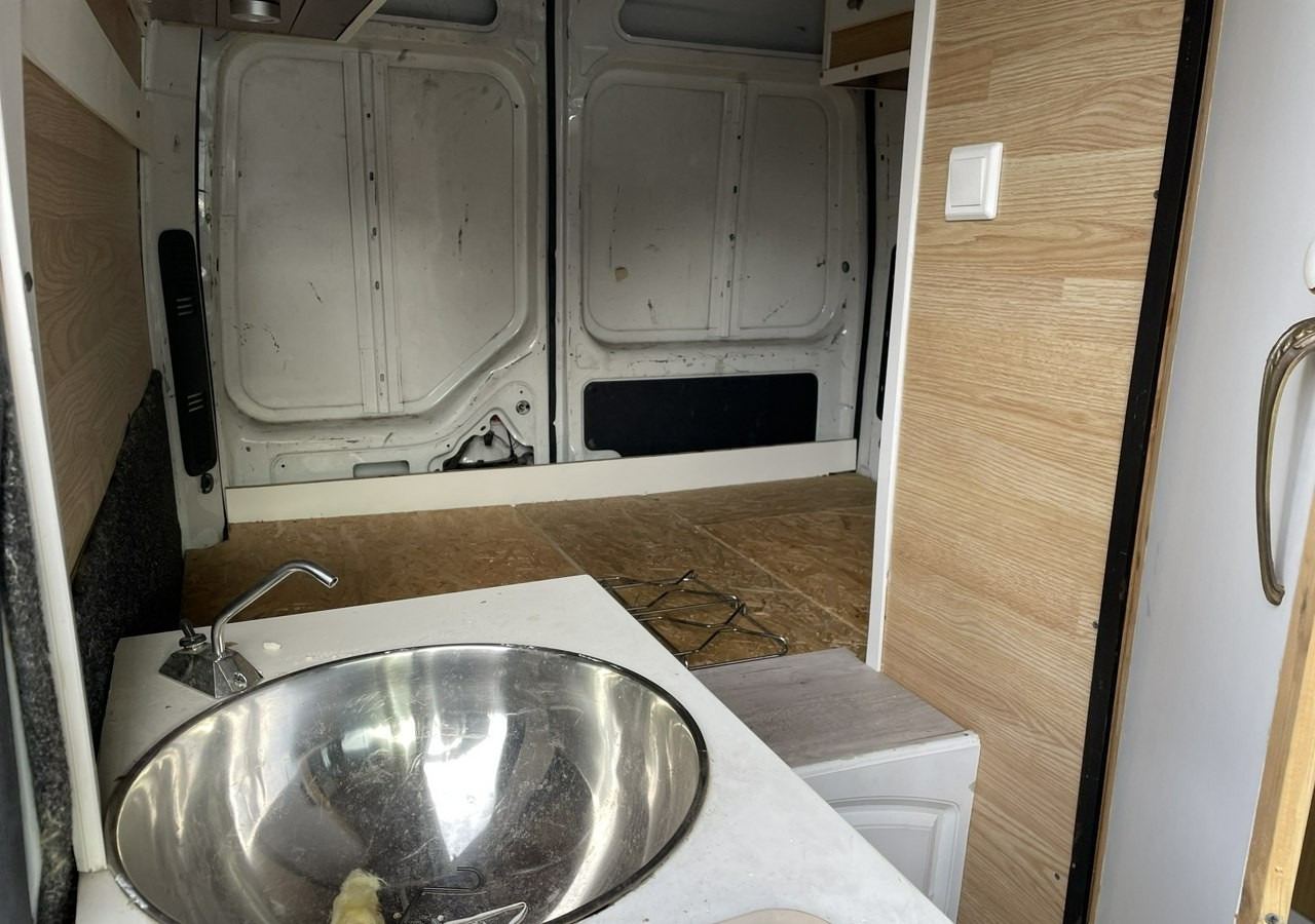 Skåpbil Renault Master Master 2.3-125 KM Ala - Kamper Klima Projekt do skończenia 2010: bild 11 Skåpbil Renault Master Master 2.3-125 KM Ala - Kamper Klima Projekt do skończenia 2010: bild 11