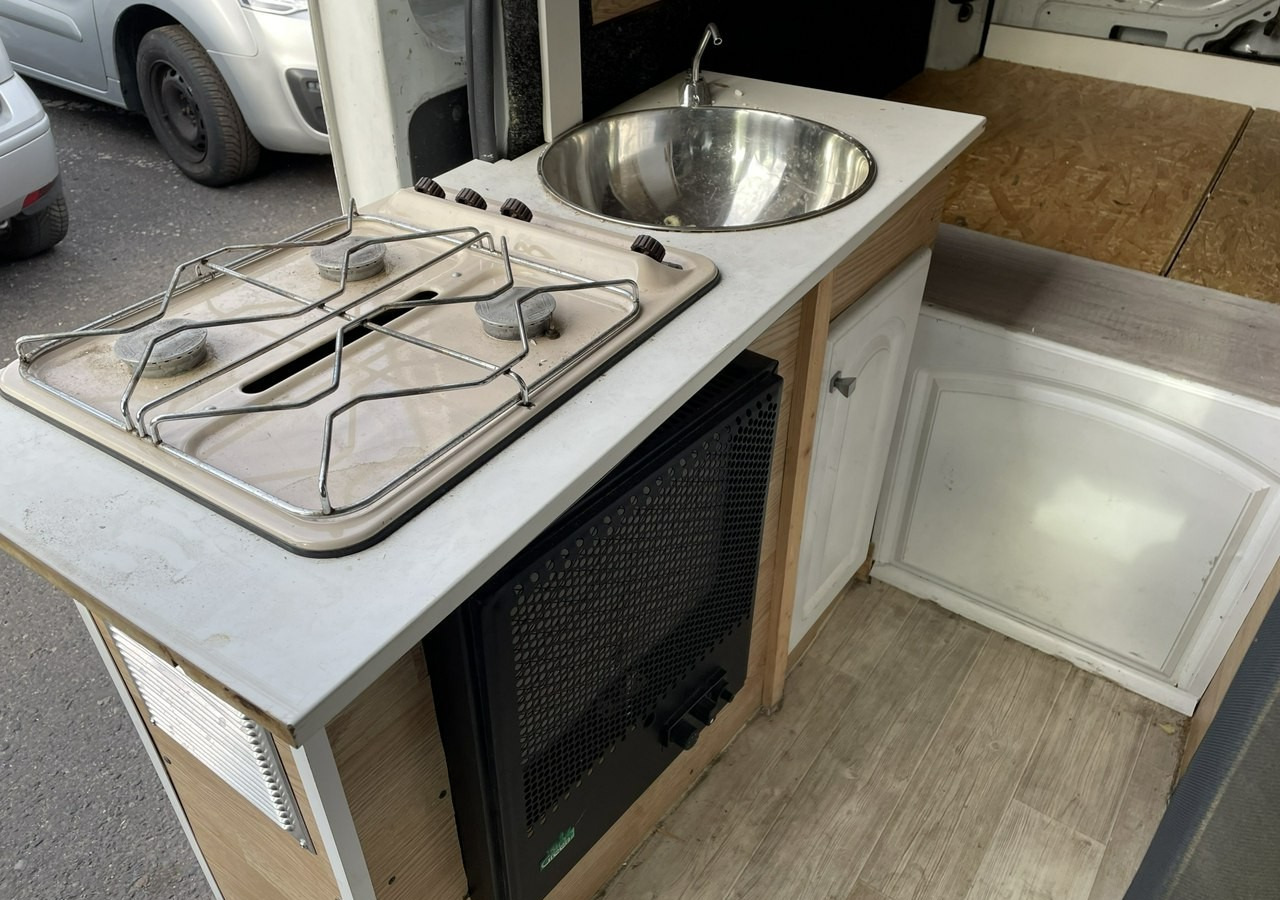 Skåpbil Renault Master Master 2.3-125 KM Ala - Kamper Klima Projekt do skończenia 2010: bild 10 Skåpbil Renault Master Master 2.3-125 KM Ala - Kamper Klima Projekt do skończenia 2010: bild 10