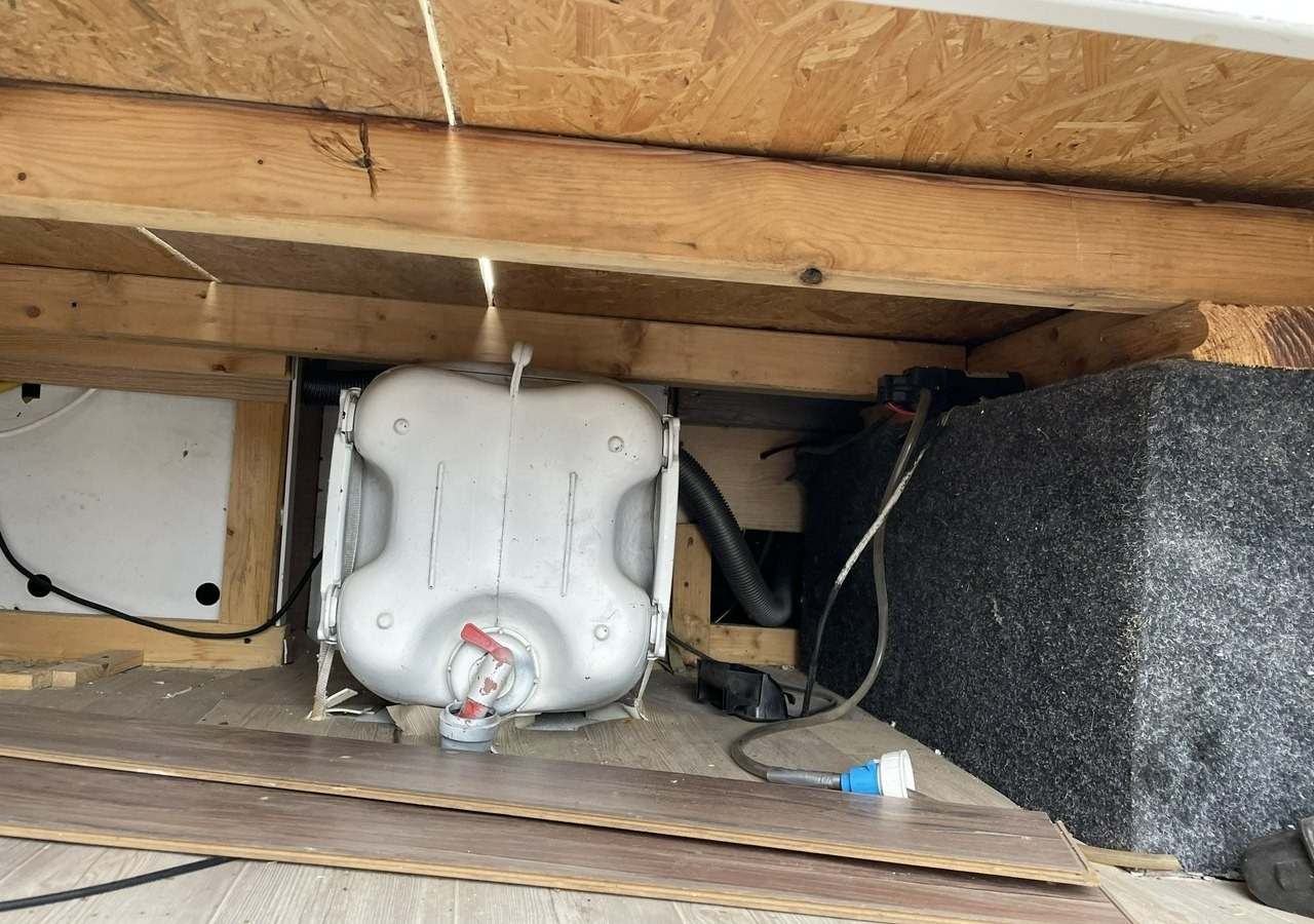 Skåpbil Renault Master Master 2.3-125 KM Ala - Kamper Klima Projekt do skończenia 2010: bild 15 Skåpbil Renault Master Master 2.3-125 KM Ala - Kamper Klima Projekt do skończenia 2010: bild 15