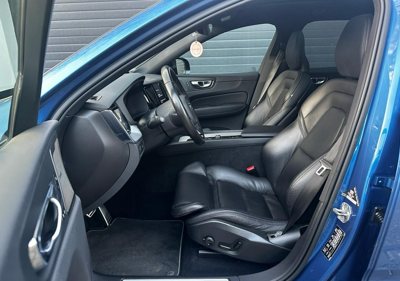 Volvo XC60 II XC60 R-design 2.0D5 235KM Automat Navi Kamery360 Panorama HAK Harman - SUV: bild 4 Volvo XC60 II XC60 R-design 2.0D5 235KM Automat Navi Kamery360 Panorama HAK Harman - SUV: bild 4