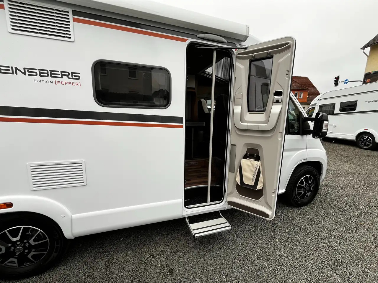 Ny Halvintegrerad husbil Weinsberg CaraCompact 600 MEG Pepper Mietwagen Verfügbar: bild 6 Ny Halvintegrerad husbil Weinsberg CaraCompact 600 MEG Pepper Mietwagen Verfügbar: bild 6