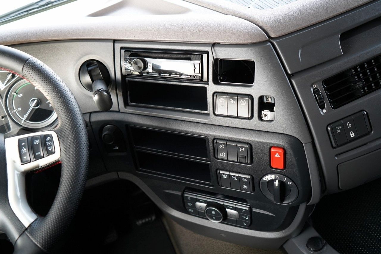 Dragbil DAF XF 480 / SPACE CAB / RETARDER / OPONY 100%: bild 30