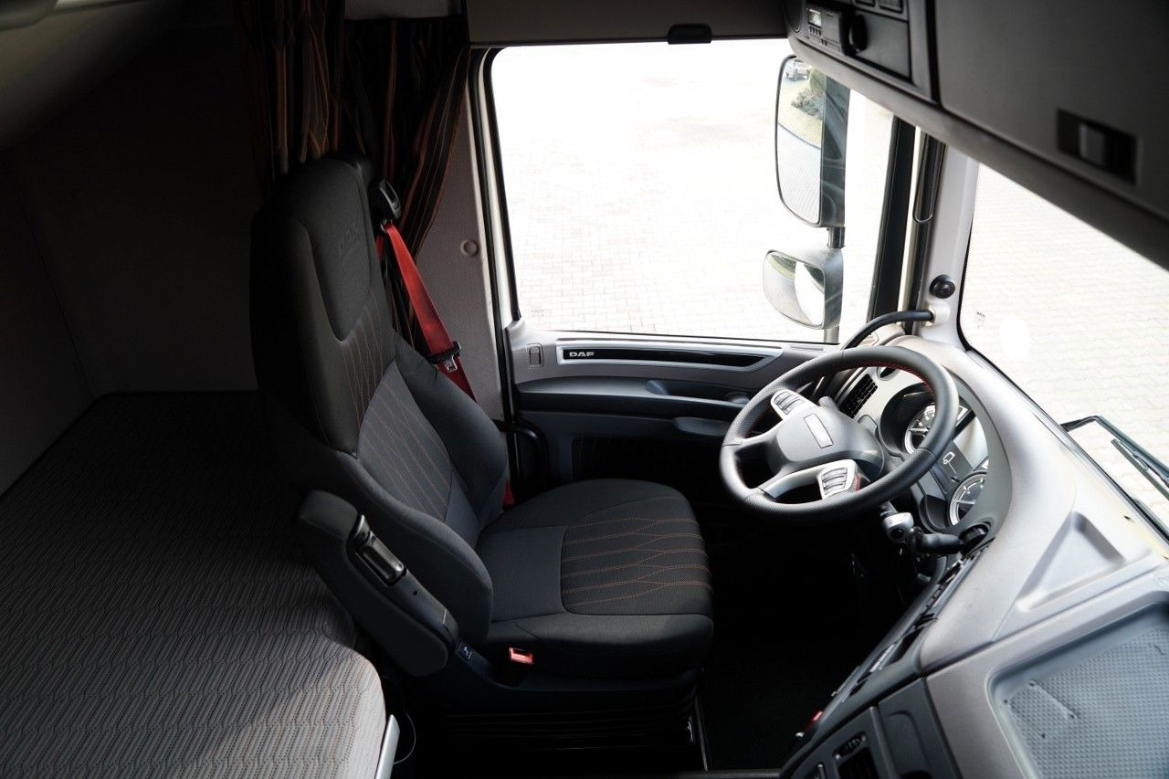 Dragbil DAF XF 480 / SPACE CAB / RETARDER / OPONY 100%: bild 27