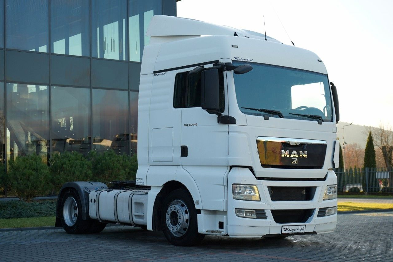 MAN TGX 18.440 / XLX / MEGA / MANUAL / LOW DECK - Dragbil: bild 1 MAN TGX 18.440 / XLX / MEGA / MANUAL / LOW DECK - Dragbil: bild 1