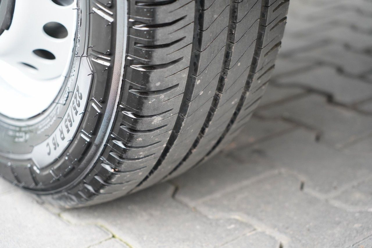 Kylbil Iveco DAILY / 35-130 / HI-MATIC / CHŁODNIA 3,5 M / AGR: bild 18 Kylbil Iveco DAILY / 35-130 / HI-MATIC / CHŁODNIA 3,5 M / AGR: bild 18