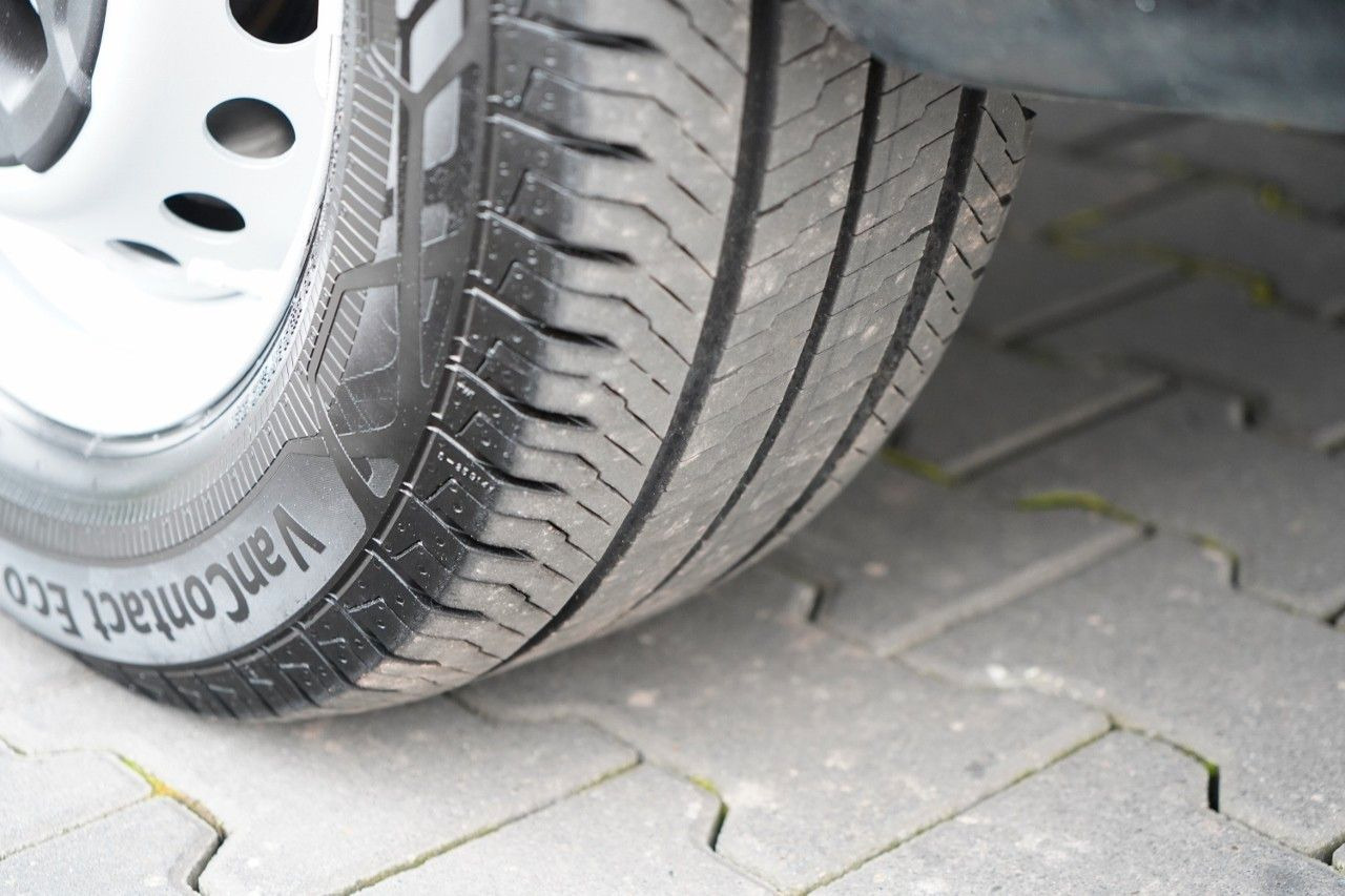 Kylbil Iveco DAILY / 35-130 / HI-MATIC / CHŁODNIA 3,5 M / AGR: bild 16 Kylbil Iveco DAILY / 35-130 / HI-MATIC / CHŁODNIA 3,5 M / AGR: bild 16