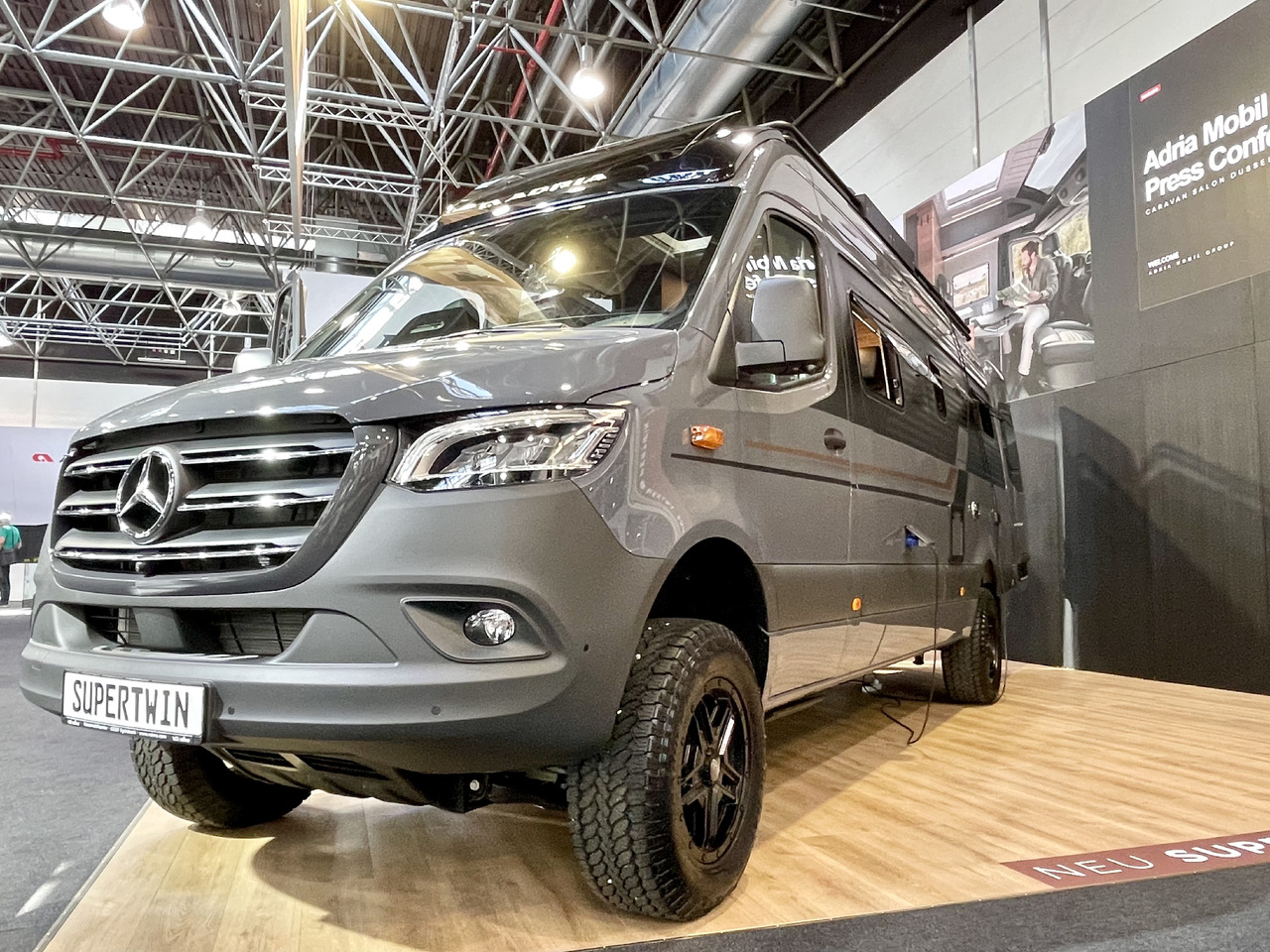 ADRIA Super Twin 700 SGX - Campingbil: bild 1 ADRIA Super Twin 700 SGX - Campingbil: bild 1