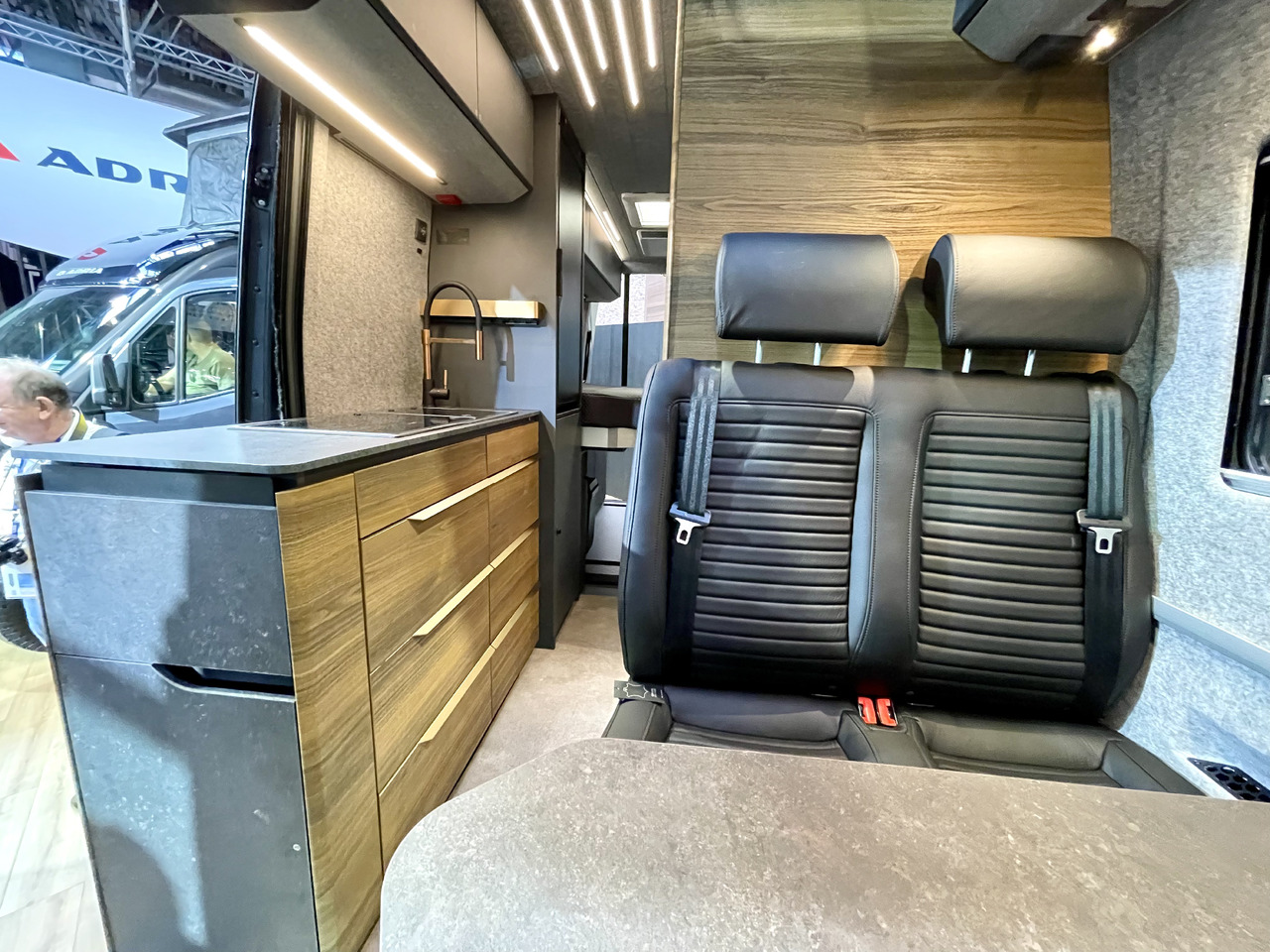 ADRIA Super Twin 700 SGX - Campingbil: bild 4 ADRIA Super Twin 700 SGX - Campingbil: bild 4