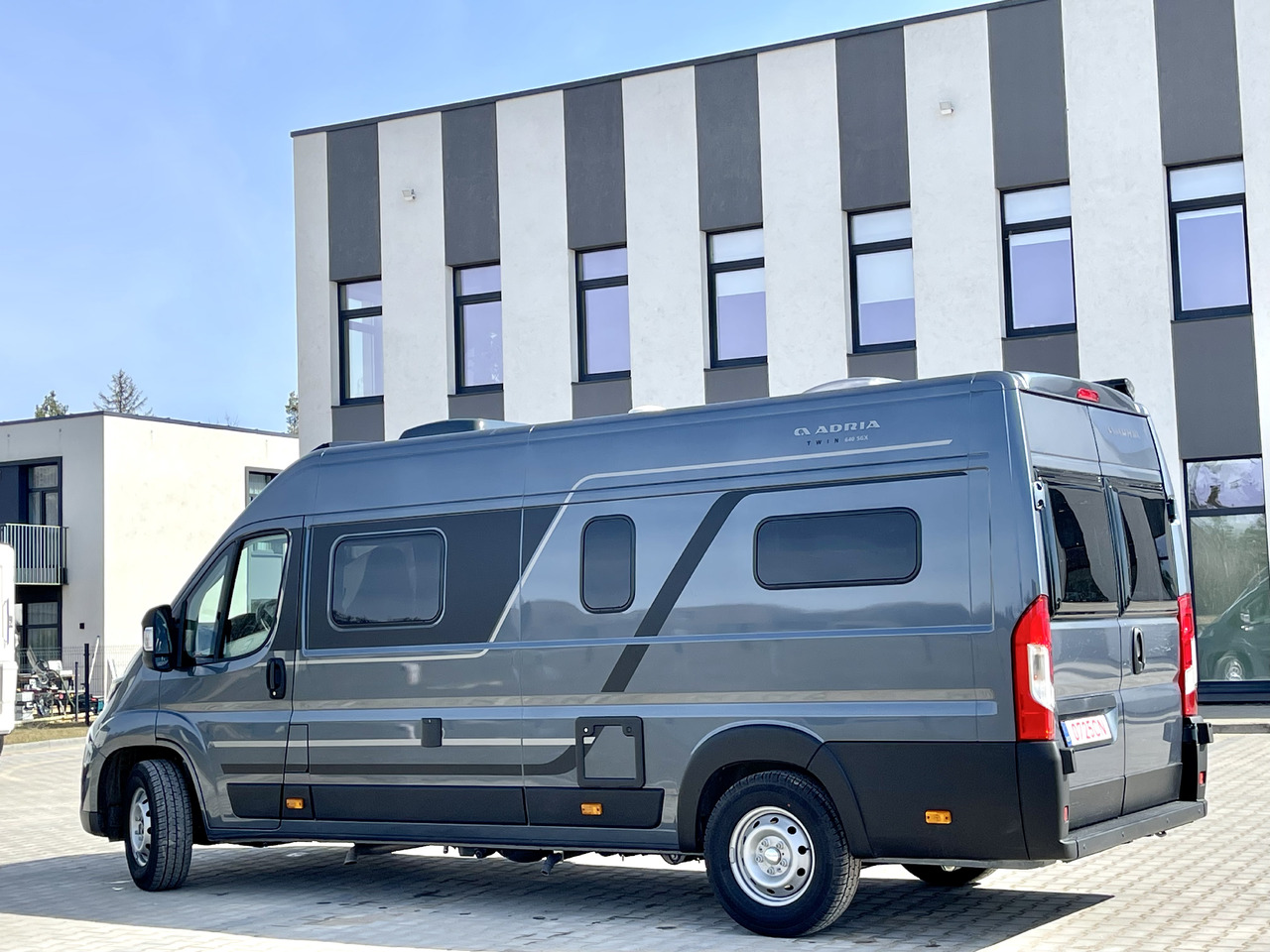 ADRIA TWIN 640 SGX - Campingbil: bild 3 ADRIA TWIN 640 SGX - Campingbil: bild 3