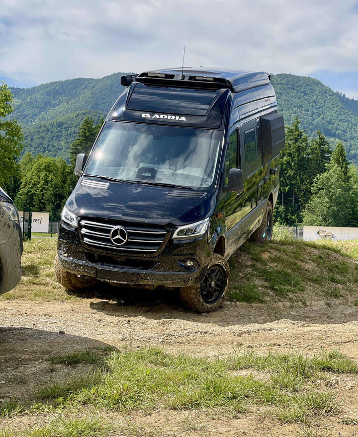 Adria Super Twin - Campingbil: bild 2 Adria Super Twin - Campingbil: bild 2