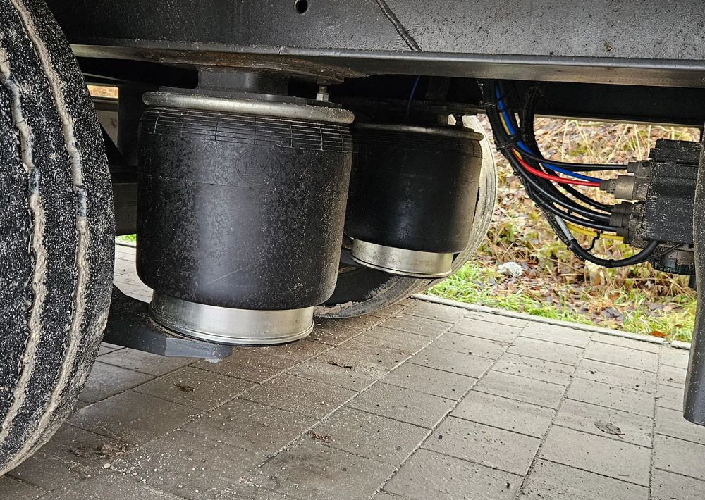 Fliegl PRZYCZEPA CIĘŻAROWA / 60m3 / 2 SZT IDENTYCZNE / NOWE PLANDEKI W CENIE / 3M WYSOKA / TANDEM / 2 OSIE / 19 PALET / DOLNY SPRZĘG / 18 TON DMC / 13 TON ŁADOWNOŚĆ - Kapellsläp: bild 5 Fliegl PRZYCZEPA CIĘŻAROWA / 60m3 / 2 SZT IDENTYCZNE / NOWE PLANDEKI W CENIE / 3M WYSOKA / TANDEM / 2 OSIE / 19 PALET / DOLNY SPRZĘG / 18 TON DMC / 13 TON ŁADOWNOŚĆ - Kapellsläp: bild 5