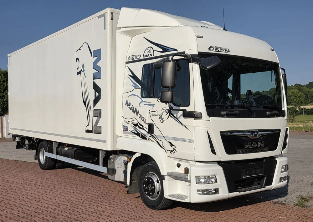 MAN TGL 12.250 / KONTENER / IZOTERMA / WINDA / 2019R / EURO 6 / PEŁEN SERWIS /  6 TON ŁADOWNOŚĆ  / SPROWADZONY / ZADBANY / JAK NOWY /  KSIĄŻKA SERWISOWA / E6 / 17 PALET - Lastbil med skåp: bild 1 MAN TGL 12.250 / KONTENER / IZOTERMA / WINDA / 2019R / EURO 6 / PEŁEN SERWIS /  6 TON ŁADOWNOŚĆ  / SPROWADZONY / ZADBANY / JAK NOWY /  KSIĄŻKA SERWISOWA / E6 / 17 PALET - Lastbil med skåp: bild 1