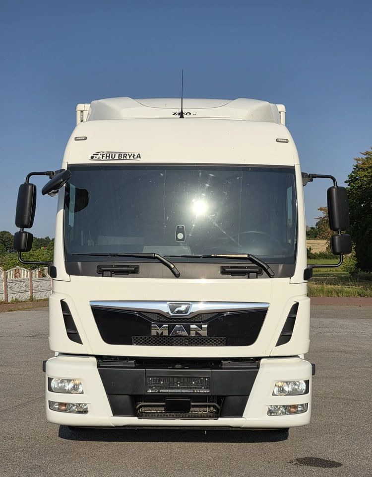 MAN TGL 12.250 / KONTENER / IZOTERMA / WINDA / 2019R / EURO 6 / PEŁEN SERWIS /  6 TON ŁADOWNOŚĆ  / SPROWADZONY / ZADBANY / JAK NOWY /  KSIĄŻKA SERWISOWA / E6 / 17 PALET - Lastbil med skåp: bild 3 MAN TGL 12.250 / KONTENER / IZOTERMA / WINDA / 2019R / EURO 6 / PEŁEN SERWIS /  6 TON ŁADOWNOŚĆ  / SPROWADZONY / ZADBANY / JAK NOWY /  KSIĄŻKA SERWISOWA / E6 / 17 PALET - Lastbil med skåp: bild 3
