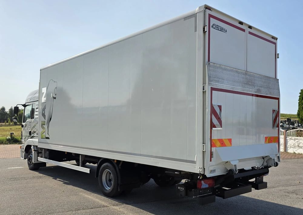 MAN TGL 12.250 / KONTENER / IZOTERMA / WINDA / 2019R / EURO 6 / PEŁEN SERWIS /  6 TON ŁADOWNOŚĆ  / SPROWADZONY / ZADBANY / JAK NOWY /  KSIĄŻKA SERWISOWA / E6 / 17 PALET - Lastbil med skåp: bild 4 MAN TGL 12.250 / KONTENER / IZOTERMA / WINDA / 2019R / EURO 6 / PEŁEN SERWIS /  6 TON ŁADOWNOŚĆ  / SPROWADZONY / ZADBANY / JAK NOWY /  KSIĄŻKA SERWISOWA / E6 / 17 PALET - Lastbil med skåp: bild 4