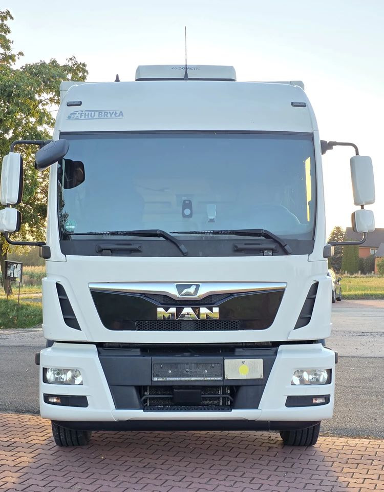 MAN TGM 15.290 / TGL / KONTENER / IZOTERMA / WINDA / KLIMA POSTOJOWA / 2019R / EURO 6 / PEŁEN SERWIS /  8200KG ŁADOWNOŚĆ  / SPROWADZONY / ZADBANY / JAK NOWY /  KSIĄŻKA SERWISOWA / E6 / 18 PALET - Lastbil med skåp: bild 5 MAN TGM 15.290 / TGL / KONTENER / IZOTERMA / WINDA / KLIMA POSTOJOWA / 2019R / EURO 6 / PEŁEN SERWIS /  8200KG ŁADOWNOŚĆ  / SPROWADZONY / ZADBANY / JAK NOWY /  KSIĄŻKA SERWISOWA / E6 / 18 PALET - Lastbil med skåp: bild 5
