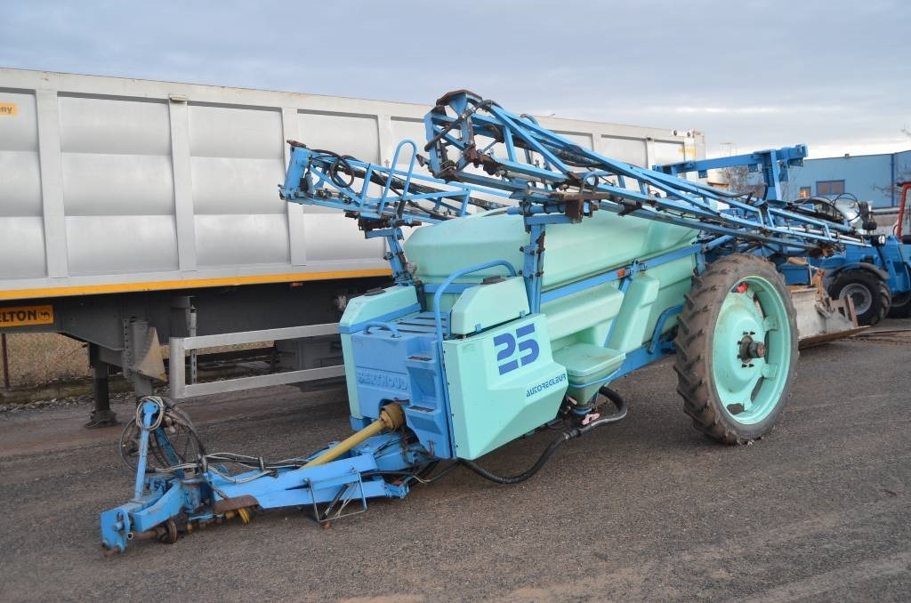 Berthoud Racer 25  - Bogserad spruta: bild 2 Berthoud Racer 25  - Bogserad spruta: bild 2