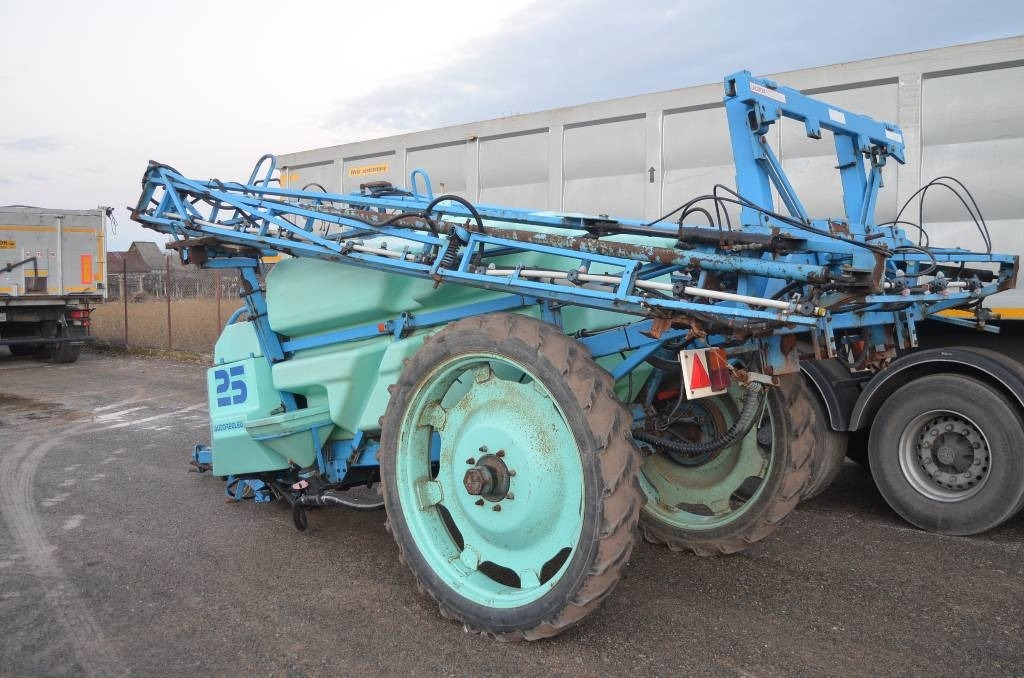 Berthoud Racer 25  - Bogserad spruta: bild 3 Berthoud Racer 25  - Bogserad spruta: bild 3