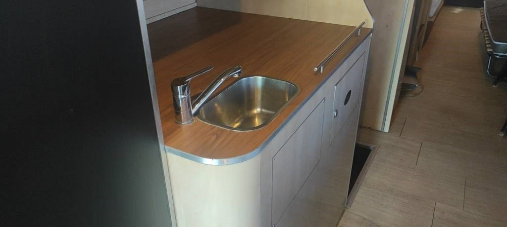 Helintegrerad husbil Bova F14 Autorulota: bild 13