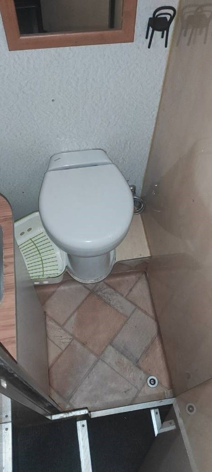 Helintegrerad husbil Bova F14 Autorulota: bild 17