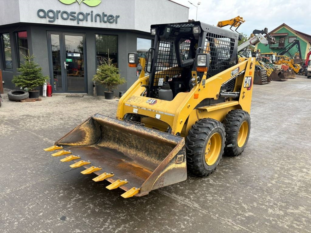 CAT 216 B 3 - Kompaktlastare/ Slirstyrda lastare: bild 1 CAT 216 B 3 - Kompaktlastare/ Slirstyrda lastare: bild 1