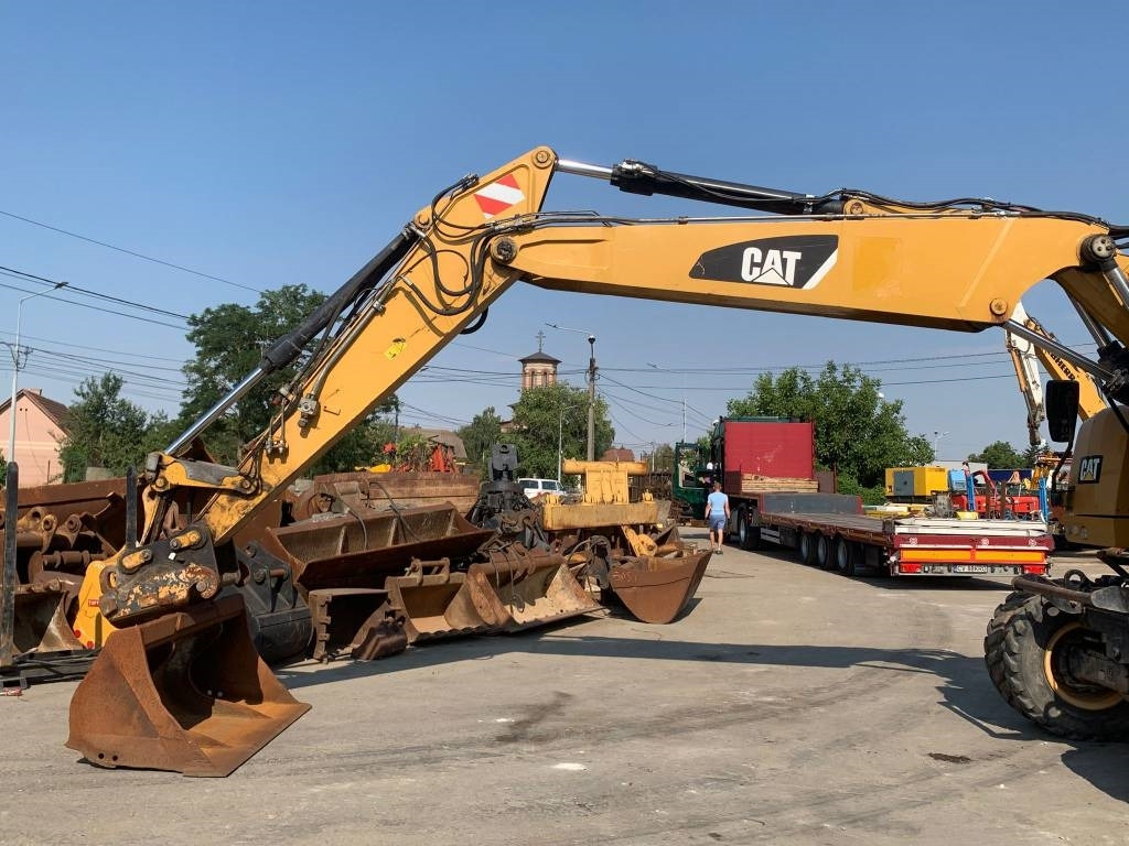 CAT M 318 F  - Grävmaskin på däck: bild 4 CAT M 318 F  - Grävmaskin på däck: bild 4