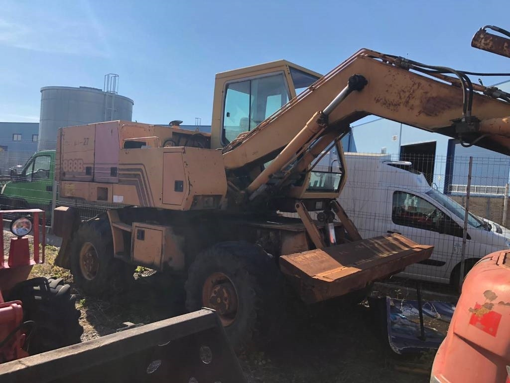 Case Poclain 888BP FOR PARTS - Grävmaskin på däck: bild 3 Case Poclain 888BP FOR PARTS - Grävmaskin på däck: bild 3