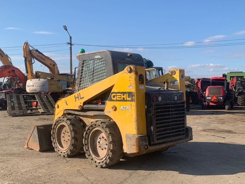 Gehl R 220 - Kompaktlastare/ Slirstyrda lastare: bild 3 Gehl R 220 - Kompaktlastare/ Slirstyrda lastare: bild 3