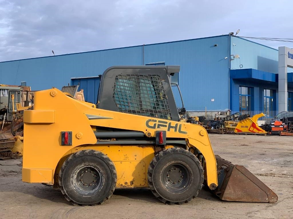 Gehl R 260 - Kompaktlastare/ Slirstyrda lastare: bild 5 Gehl R 260 - Kompaktlastare/ Slirstyrda lastare: bild 5