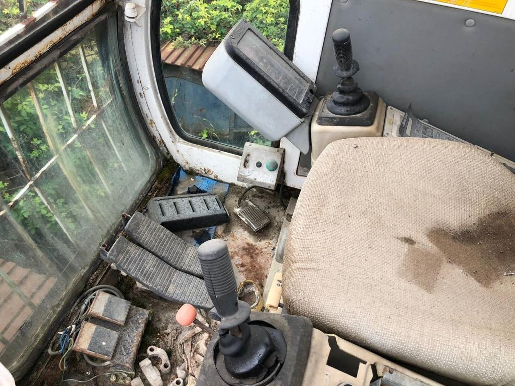 Halla Hitachi HE 280 ICE - Bandgrävare: bild 5 Halla Hitachi HE 280 ICE - Bandgrävare: bild 5