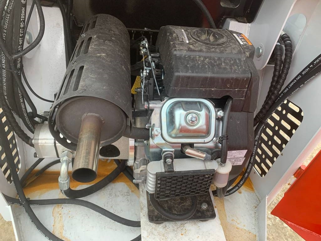 Kompaktlastare/ Slirstyrda lastare JC 25: bild 7 Kompaktlastare/ Slirstyrda lastare JC 25: bild 7