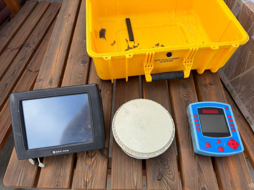 Leica Power Antenna Bluetooth + Power Supply BOX - Navigationssystem för Byggmaskiner: bild 3 Leica Power Antenna Bluetooth + Power Supply BOX - Navigationssystem för Byggmaskiner: bild 3