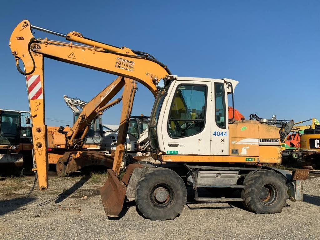 Liebherr A 312  - Grävmaskin på däck: bild 2 Liebherr A 312  - Grävmaskin på däck: bild 2