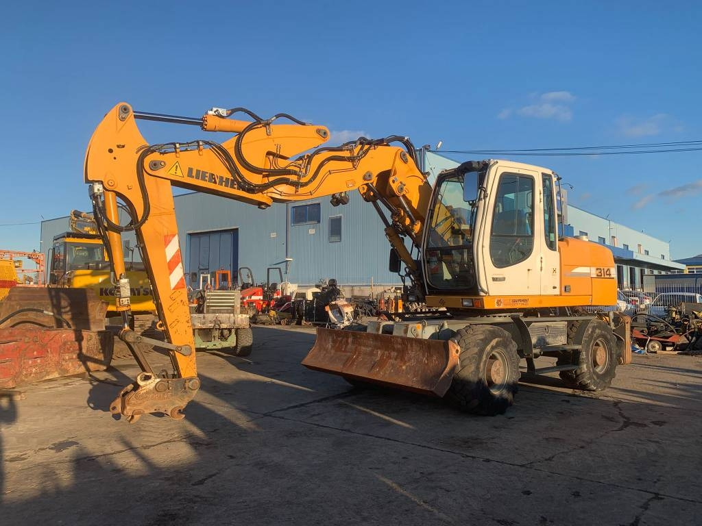 Liebherr A 314 Litronic - Grävmaskin på däck: bild 1 Liebherr A 314 Litronic - Grävmaskin på däck: bild 1