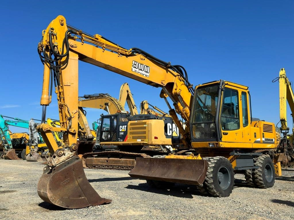 Liebherr A 900 B  - Grävmaskin på däck: bild 1 Liebherr A 900 B  - Grävmaskin på däck: bild 1