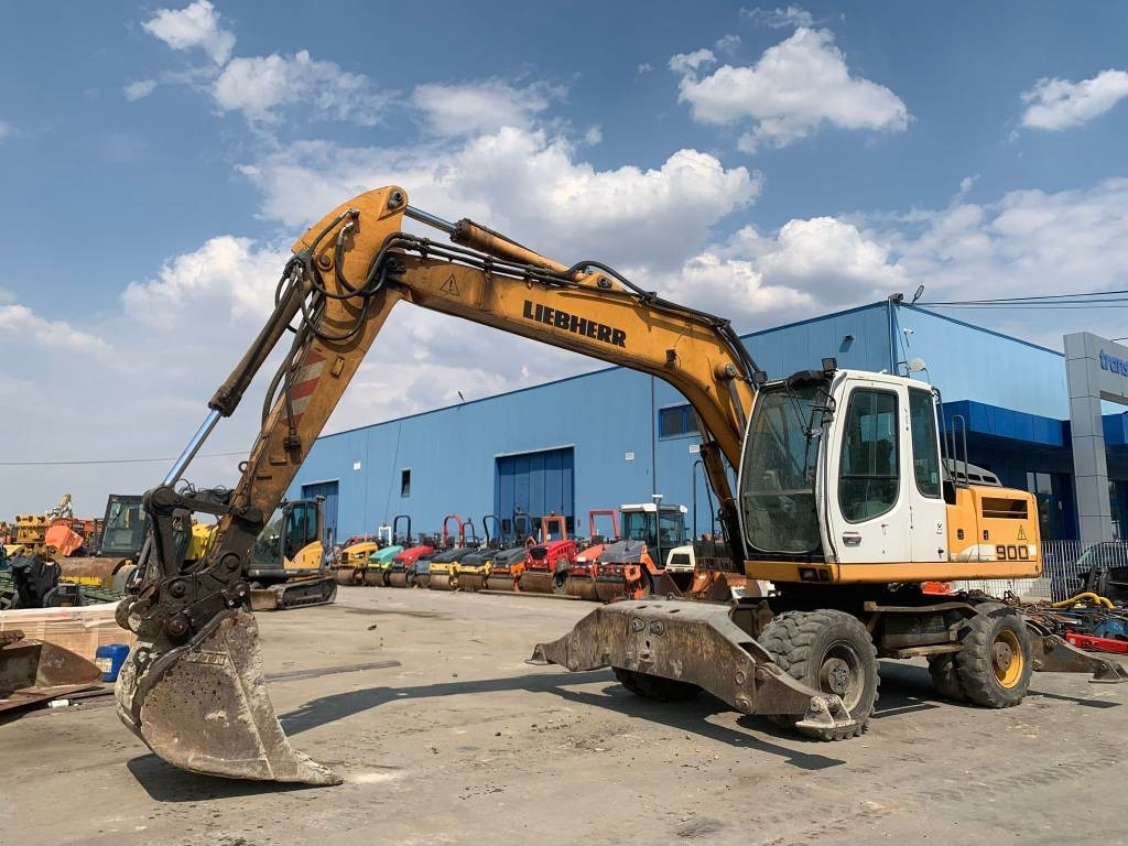 Liebherr A 900 C  - Grävmaskin på däck: bild 1 Liebherr A 900 C  - Grävmaskin på däck: bild 1
