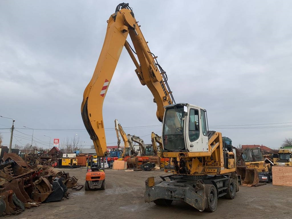 Liebherr A 904 C  - Grävmaskin på däck: bild 1 Liebherr A 904 C  - Grävmaskin på däck: bild 1