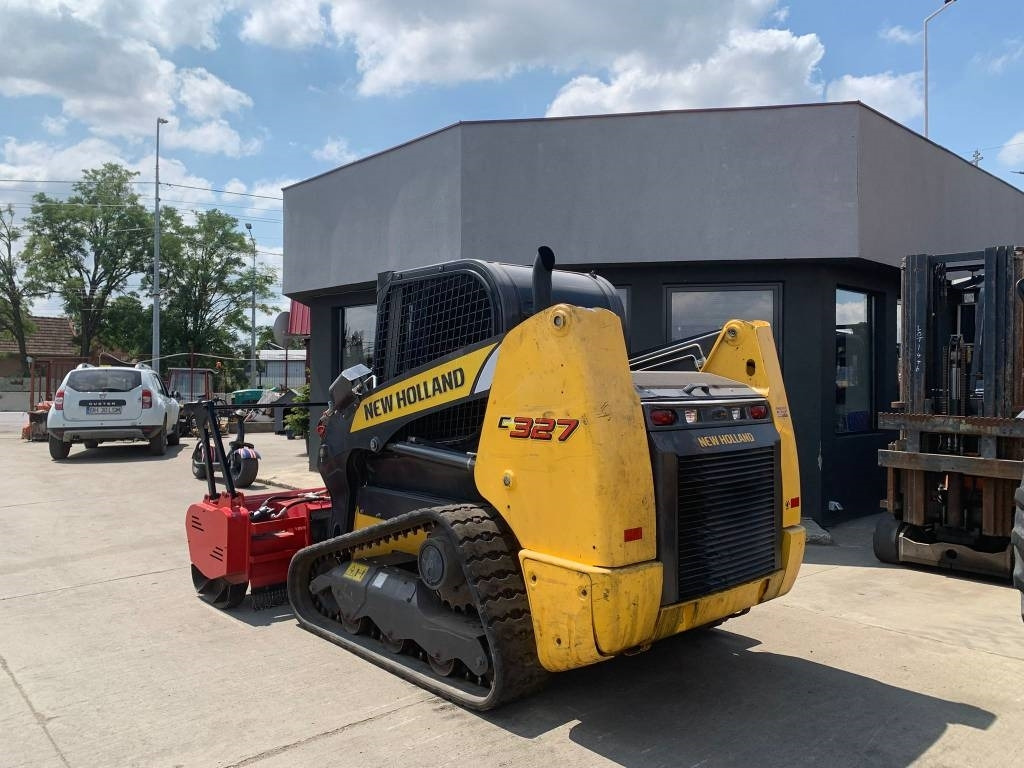 New Holland C327 - Kompaktlastare/ Slirstyrda lastare: bild 3 New Holland C327 - Kompaktlastare/ Slirstyrda lastare: bild 3