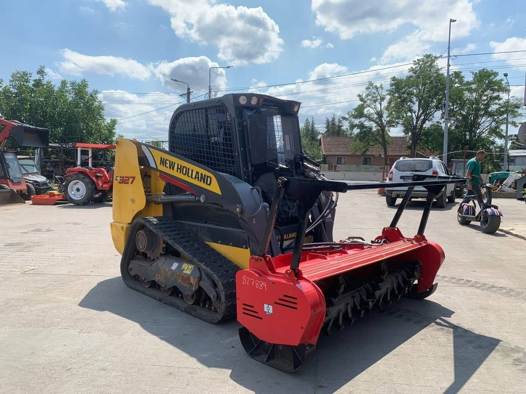 New Holland C327 - Kompaktlastare/ Slirstyrda lastare: bild 4 New Holland C327 - Kompaktlastare/ Slirstyrda lastare: bild 4