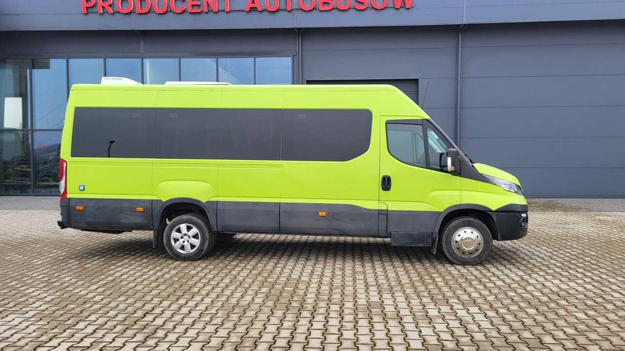 Iveco Daily 24 places + 4 standing - Minibuss, Persontransport: bild 4 Iveco Daily 24 places + 4 standing - Minibuss, Persontransport: bild 4