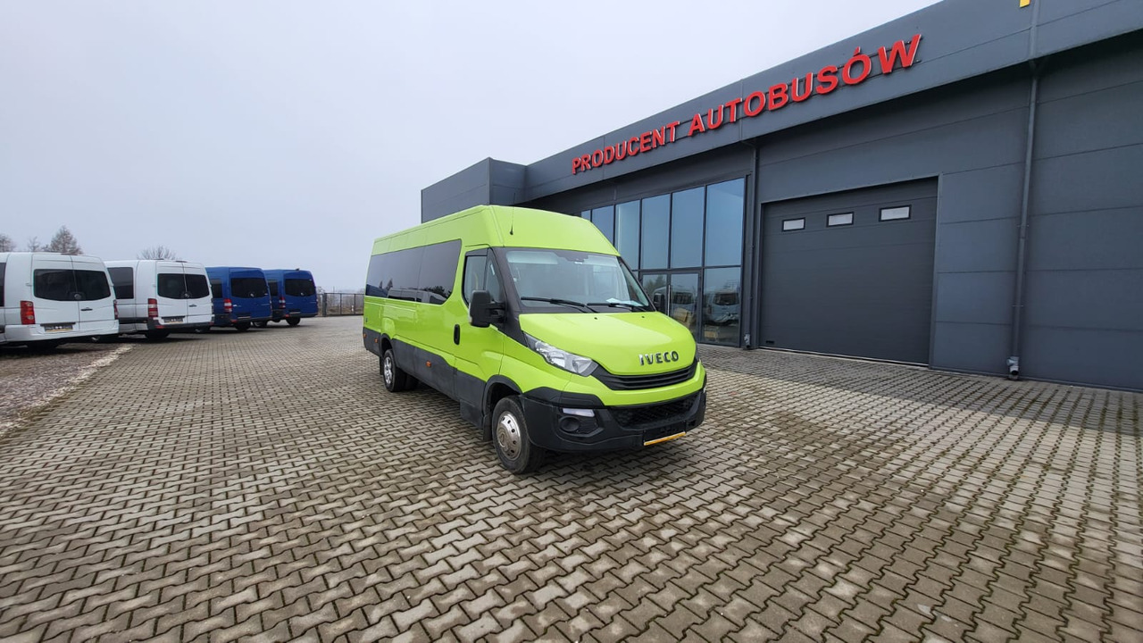 Iveco Daily 24 places + 4 standing - Minibuss, Persontransport: bild 1 Iveco Daily 24 places + 4 standing - Minibuss, Persontransport: bild 1