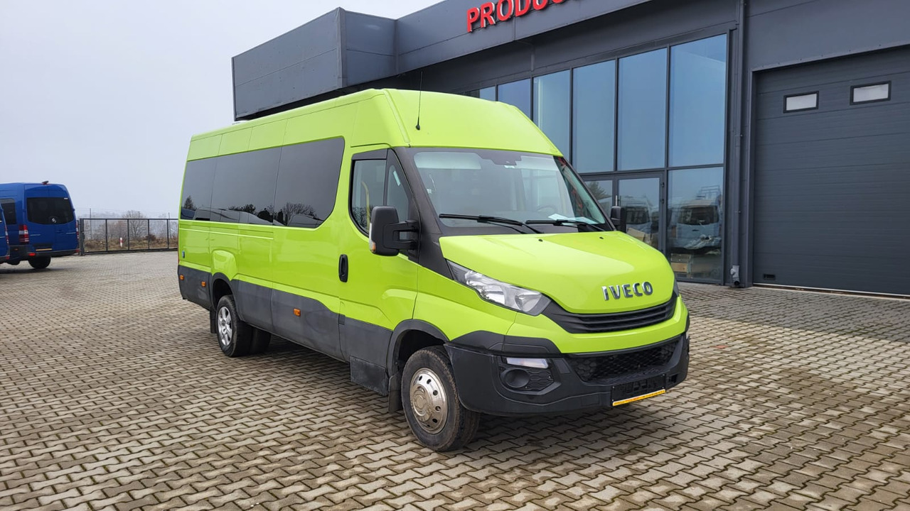 Iveco Daily 24 places + 4 standing - Minibuss, Persontransport: bild 2 Iveco Daily 24 places + 4 standing - Minibuss, Persontransport: bild 2