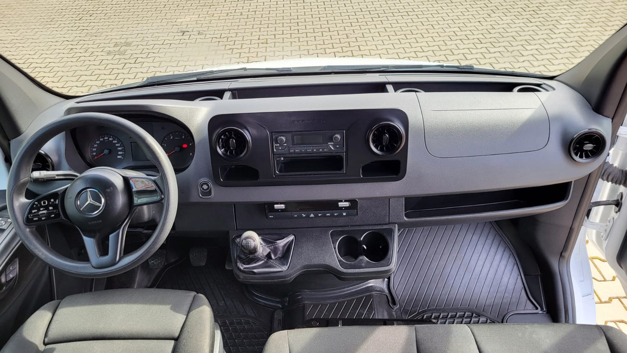 Interior photo 1: Persontransport Mercedes-Benz Sprinter 316 CDI - 8 places Interior photo 1: Persontransport Mercedes-Benz Sprinter 316 CDI - 8 places