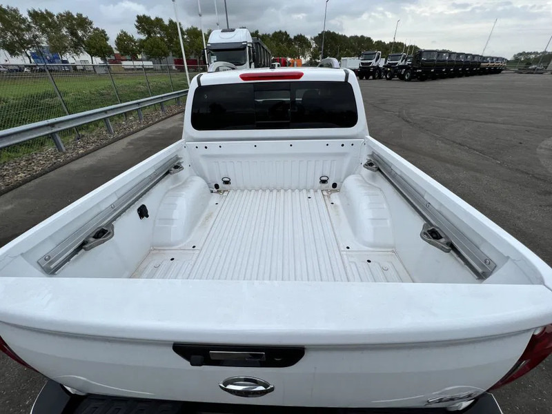 Nissan Navara 4x4 2.5 D Double Cab - LE Plus - AUTOMATIC - FULL OPTIONS - EURO 2 - NEW!! - 3 UNITS - Pickup, Dubbelhytt transportbil: bild 4 Nissan Navara 4x4 2.5 D Double Cab - LE Plus - AUTOMATIC - FULL OPTIONS - EURO 2 - NEW!! - 3 UNITS - Pickup, Dubbelhytt transportbil: bild 4