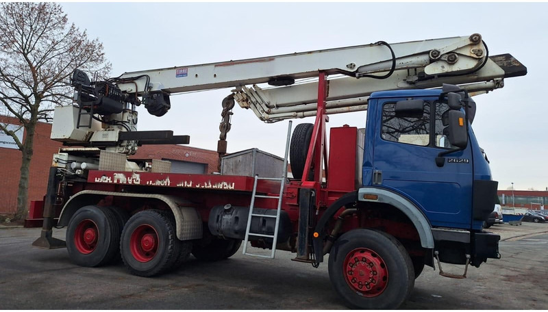 Mercedes-Benz 2629 AK Motorwagen mit Kran Dachdeckerkran6x6 - Kranbil: bild 1 Mercedes-Benz 2629 AK Motorwagen mit Kran Dachdeckerkran6x6 - Kranbil: bild 1