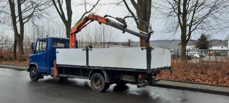 Mercedes-Benz 814 Pritsche mit Kran+Greifer - Flakbil, Kranbil: bild 2 Mercedes-Benz 814 Pritsche mit Kran+Greifer - Flakbil, Kranbil: bild 2