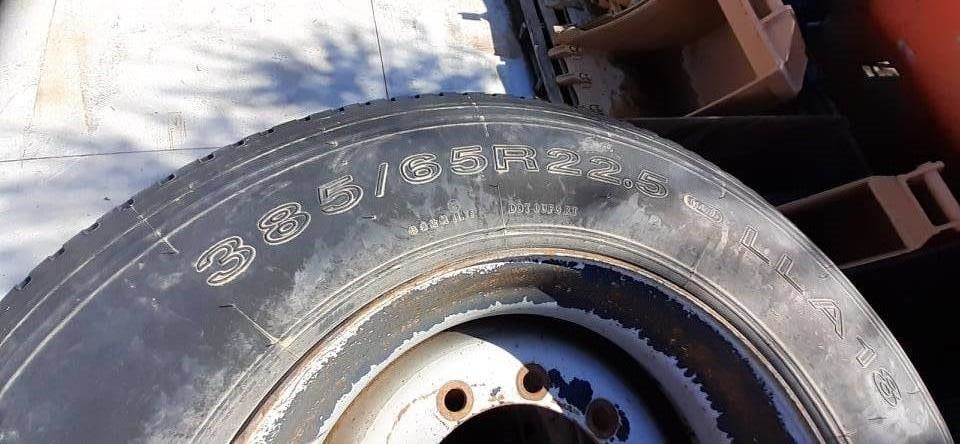 Bridgestone 385/65R22.5 - Däck för Byggmaskiner: bild 1 Bridgestone 385/65R22.5 - Däck för Byggmaskiner: bild 1
