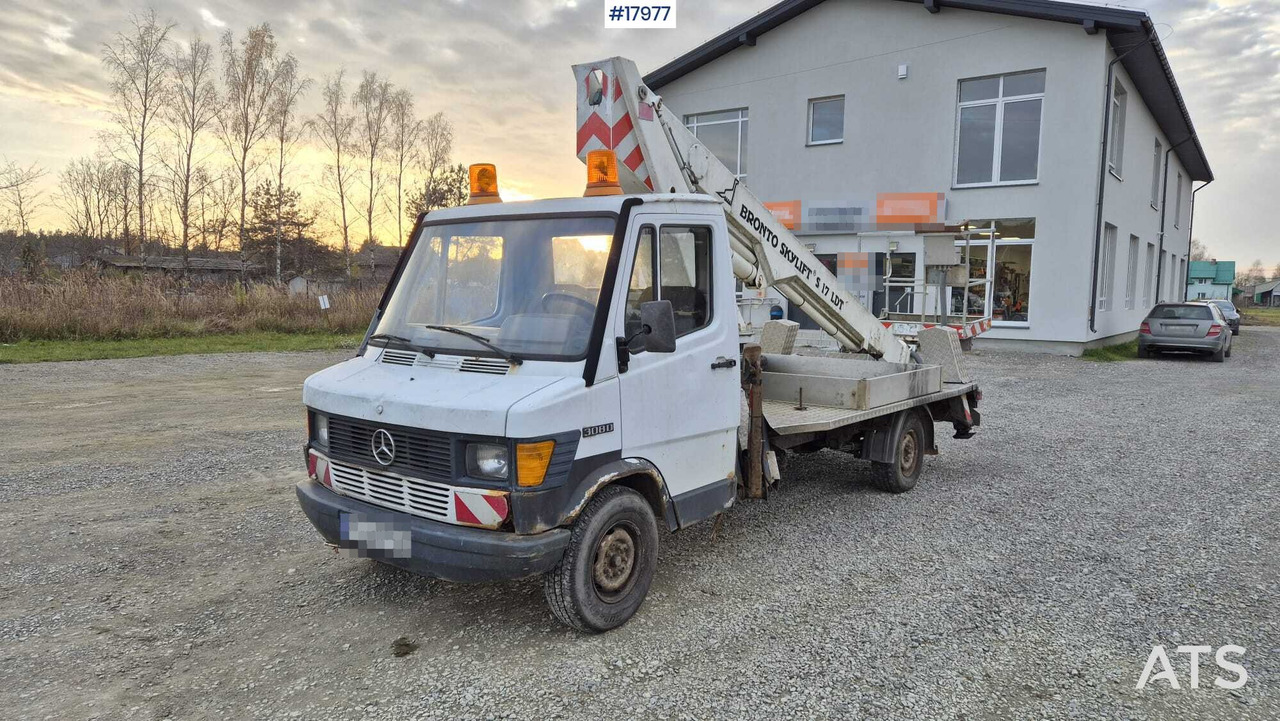 BRONTO SKYLIFT basket lift on Mercedes-Benz 308D chassis (1992) - Billift: bild 1 BRONTO SKYLIFT basket lift on Mercedes-Benz 308D chassis (1992) - Billift: bild 1
